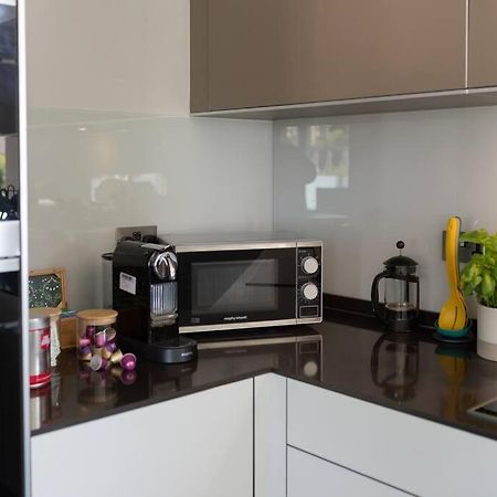 Stylish Penthouse Apartment With Hot Tub บาธ ภายนอก รูปภาพ